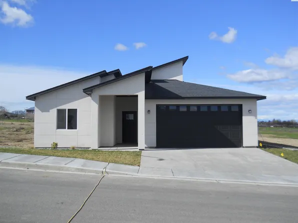 405 Hogan St, Sunnyside, WA 98944