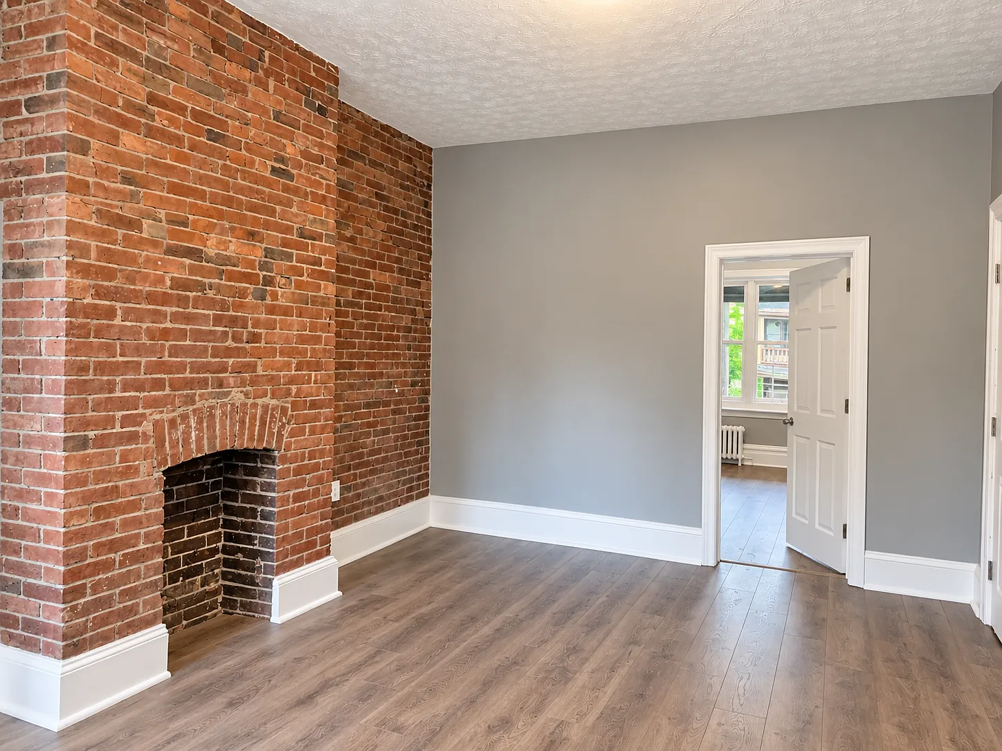 2 bed, 1000 sqft, $999 — Photo 2