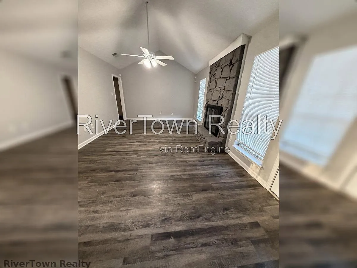 3 bed, 2.0 bath, 1258 sqft, $1,595 — Photo 4