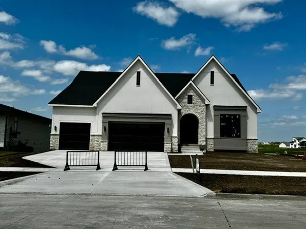 17815 Goodman Dr, Urbandale, IA 50323