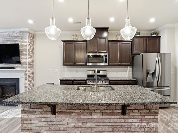 3rd image of 16038 Red Buckeye Ln
