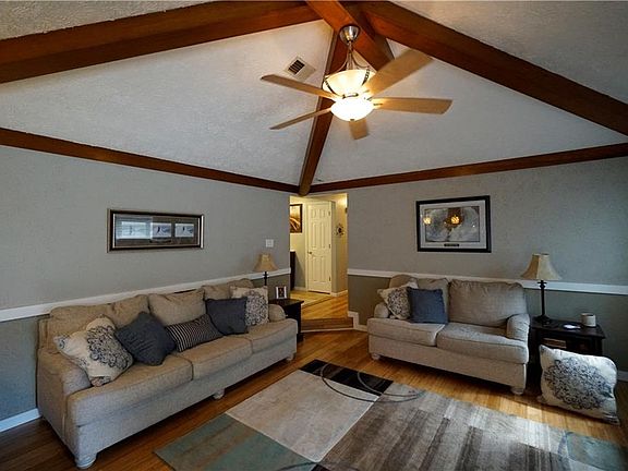 4th image of 1126 Waterford Dr
