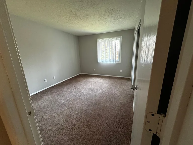Coventry Court West Apartments — Photo 75