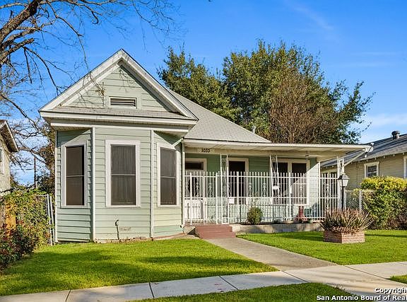 5th image of 1033 W Summit Ave