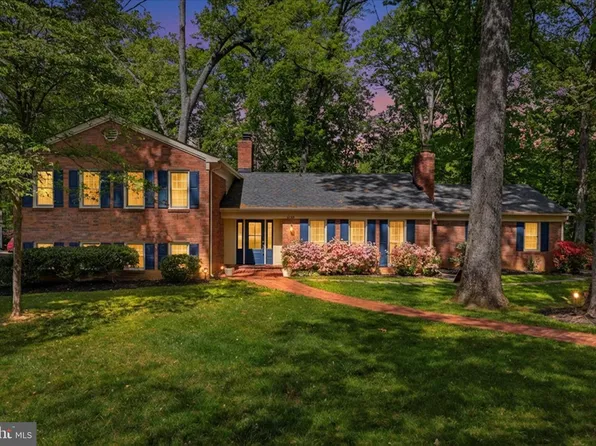 2400 Beekay Ct, Vienna, VA 22181