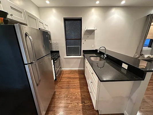 Rented by Premier Metro Realty Corp | media 15