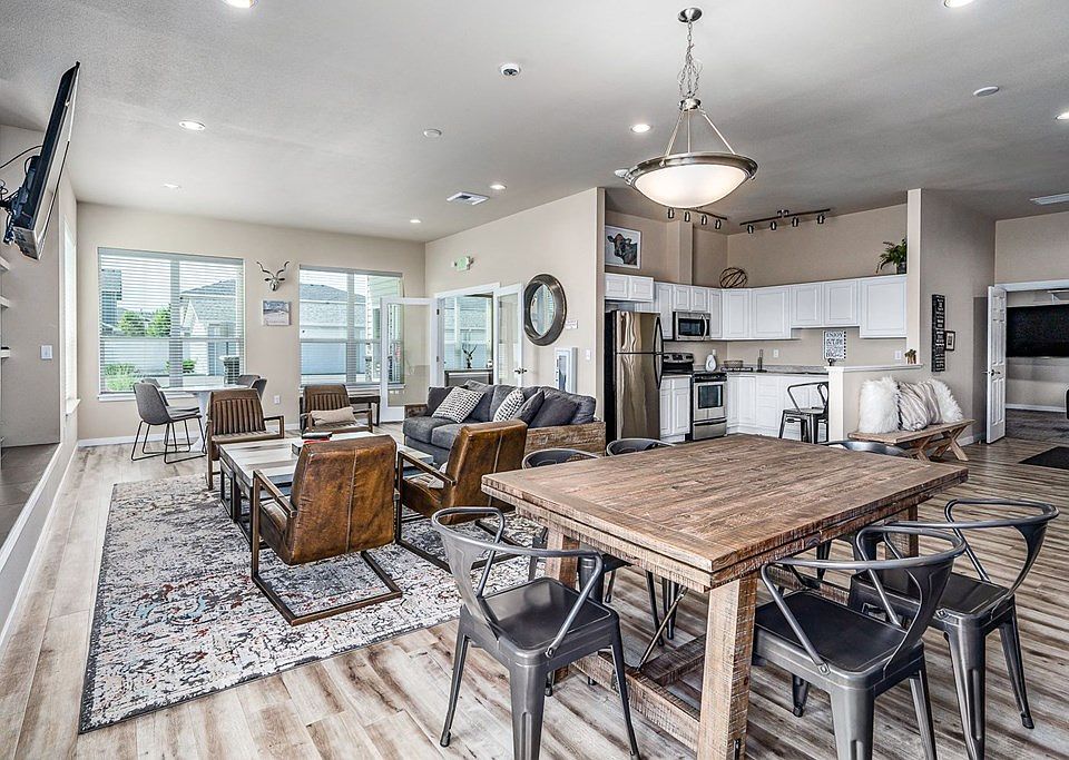 Need a space for game night or your next birthday celebration? The clubhouse has everything you need to host and relax!