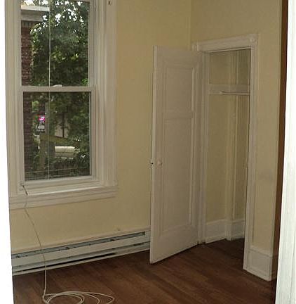4th image of 1127 W Duncannon Ave #1