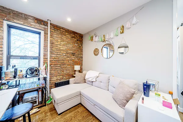 Rented by Douglas Elliman | media 14