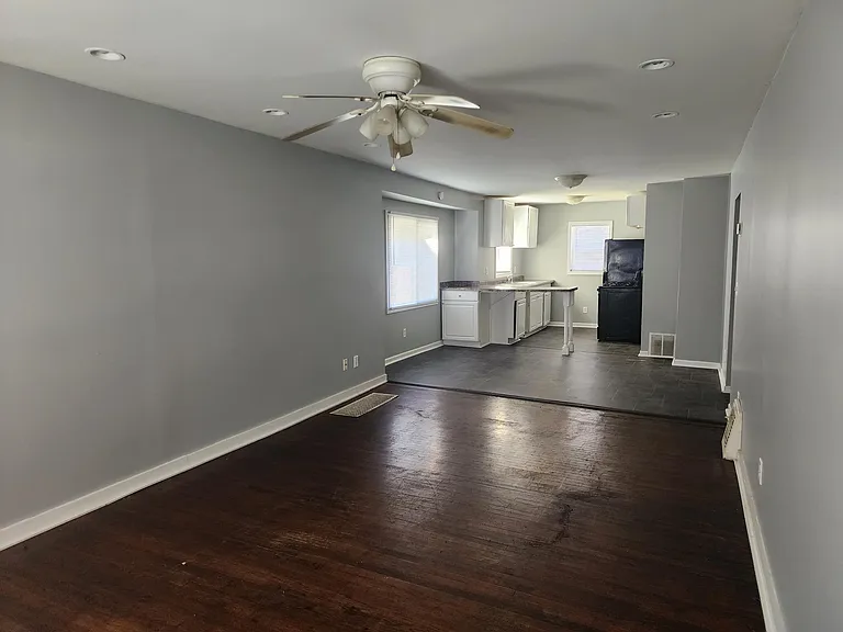 533 N Sunnyside Ave — Photo 3