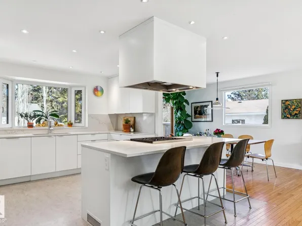 15608 75th Ave NW, Edmonton, AB T5R 2Z3