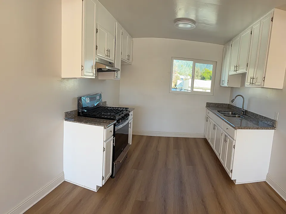 1069 Grover Ave #11