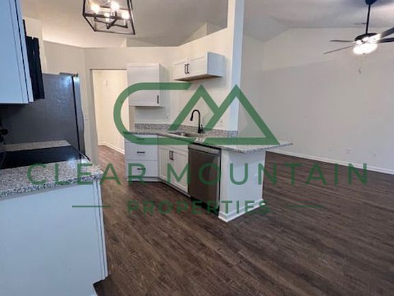 4th image of 203 Cypress Cove Ct