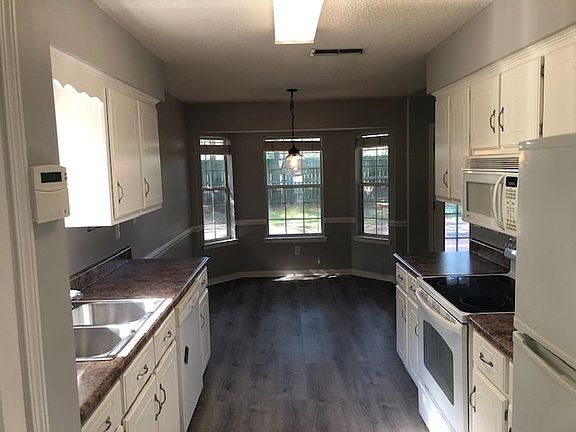 4th image of 1390 Essex Ct