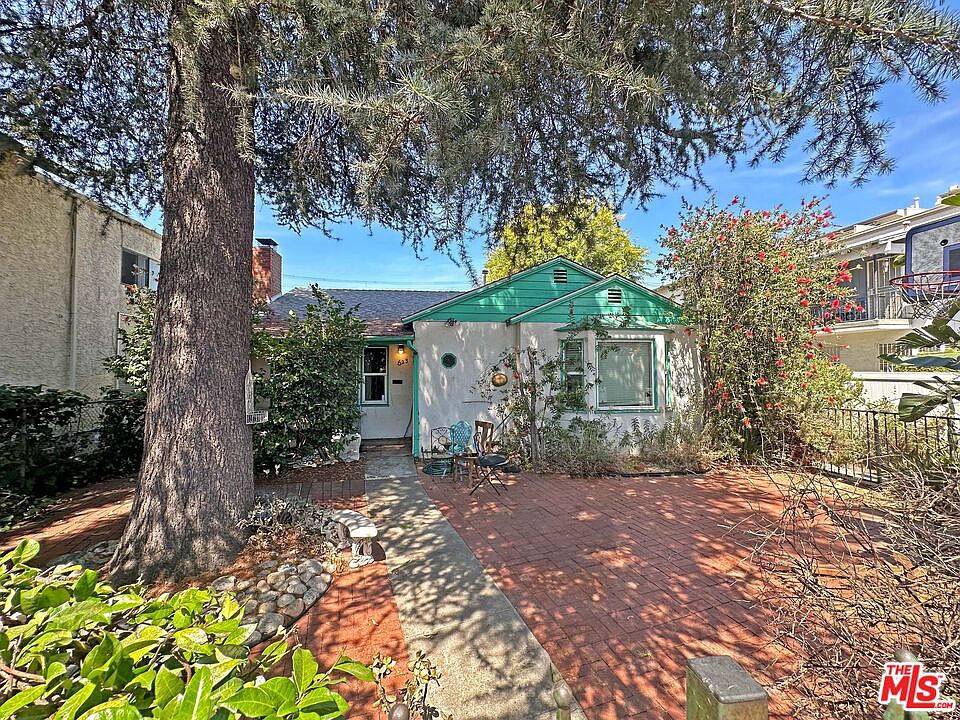 1st image of 5623 Woodman Ave