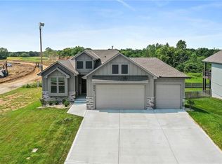 920 Savannah Dr, Greenwood, MO 64034