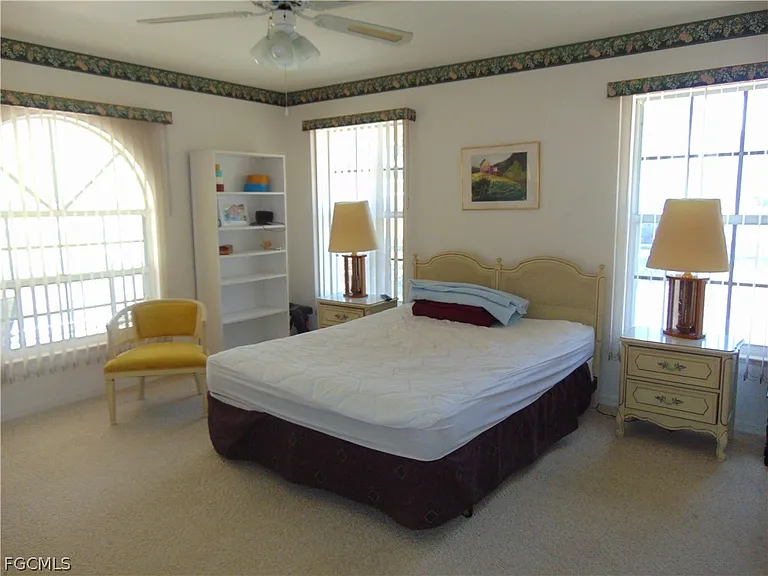 1092 Riverbend Dr — Photo 23