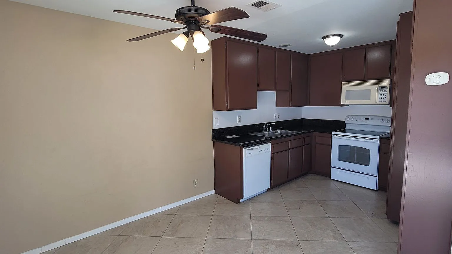 Beautiful 3 Bed 2 Bath Single Story house in prestigious community of Daimond Bar Close to everyw... — Photo 3