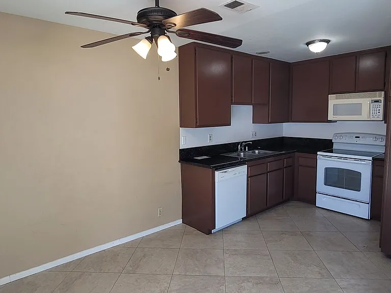 1017 Quiet Creek Ln — Photo 3