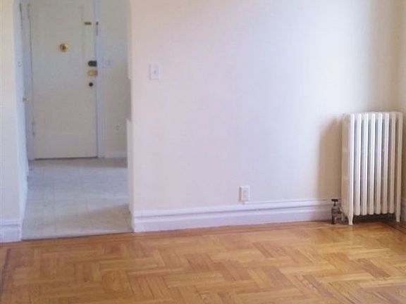 1431 East 2nd Street Livingroom (1)