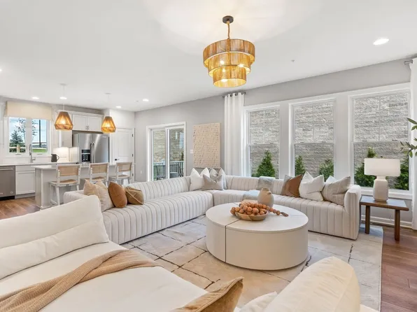 23 Emerald Run #14, Shrewsbury, MA 01545
