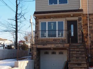 100 Belair Rd, Staten Island, NY 10305