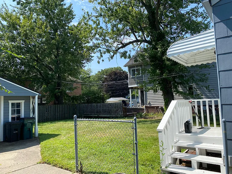 528 E Cambourne St — Photo 33