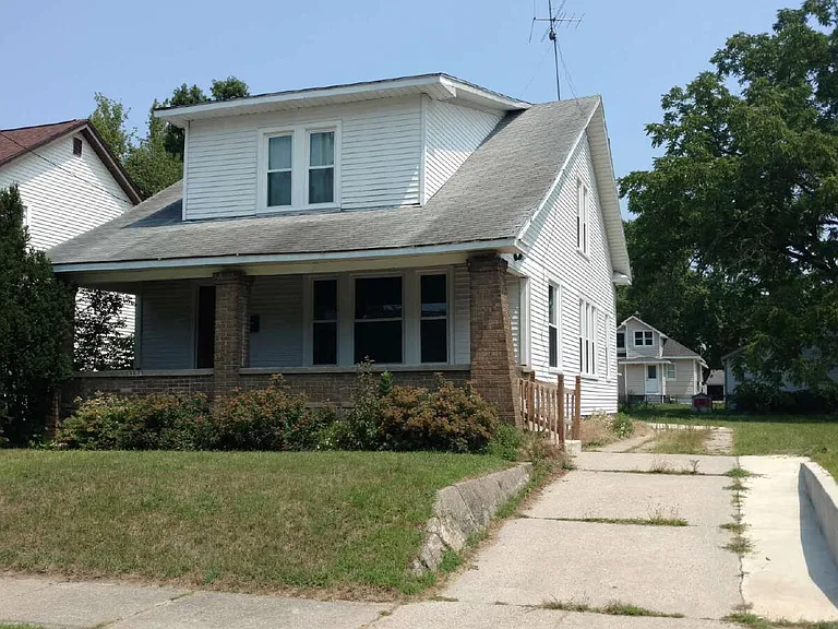 2124 Eastern Ave NE — Photo 2