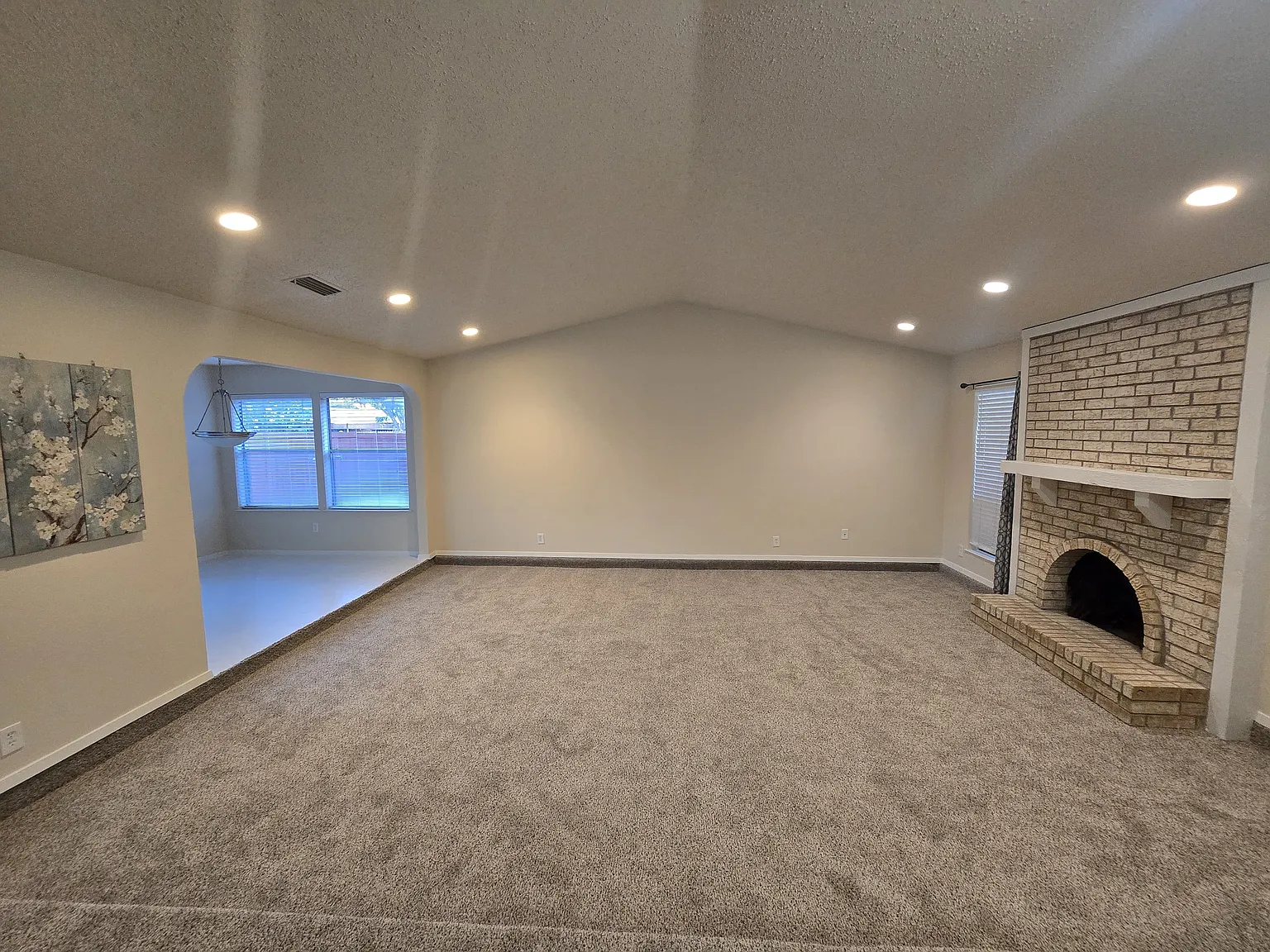 4 bed, 1924 sqft, $2,550 — Photo 4