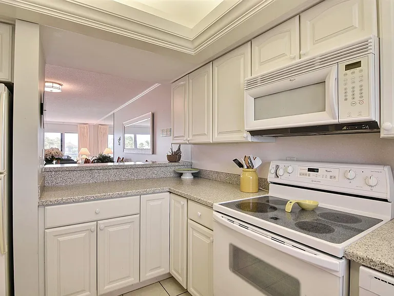 3939 Ocean Dr #302B — Photo 12