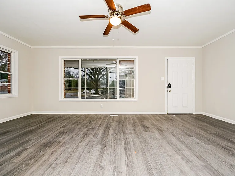 1529168_017_living_room_13458872.jpg