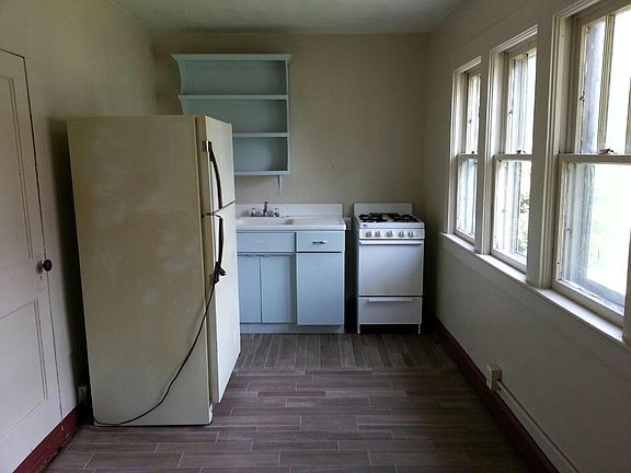 2nd image of 109 N Martin St APT C