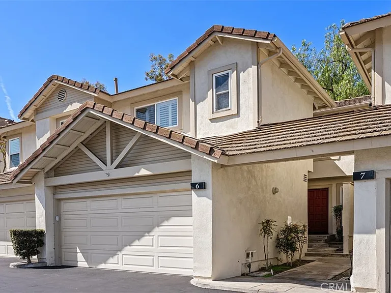 5847 E Rocking Horse Way — Photo 2