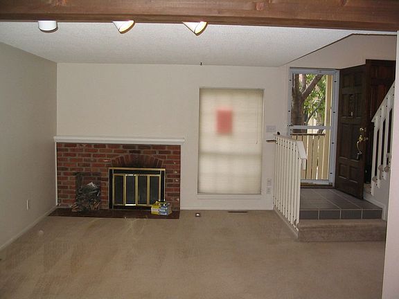 living room w/fireplace