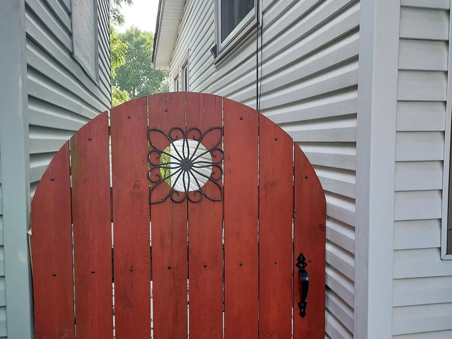 1208 Lydia St — Photo 3