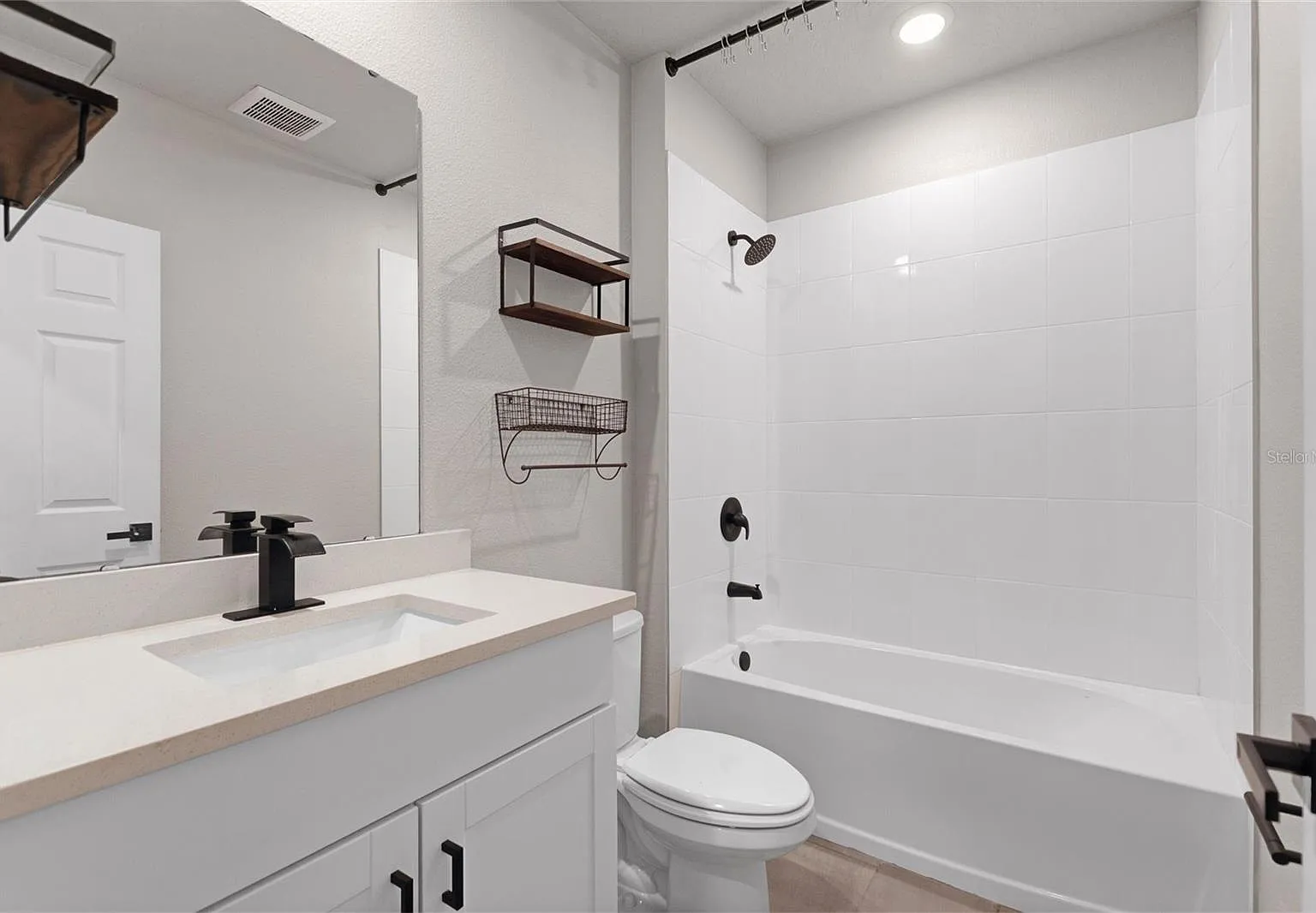 4 bed, 1964 sqft, $2,400 — Photo 4