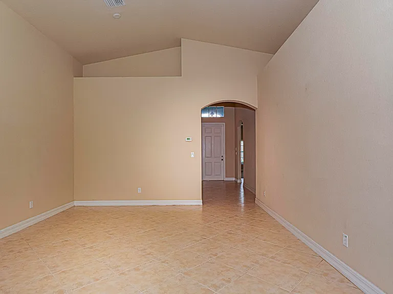 5561 57th Way — Photo 3