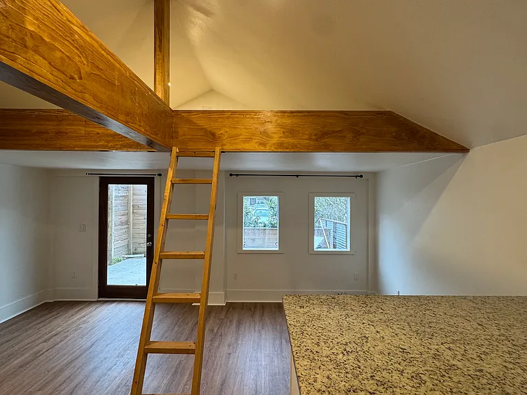 1529 Moreland Ave — Photo 3