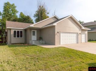 317 Tanager Rd, Mankato, MN 56001