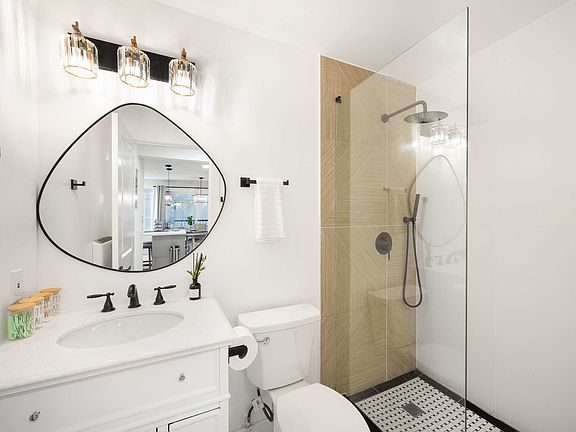 5th image of 807 6th Ave N APT 1
