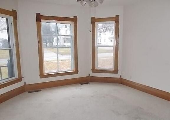 3rd image of 816 N Columbus St