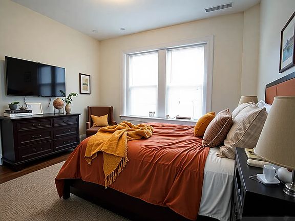 3rd image of 3 Sutherland Rd APT 2