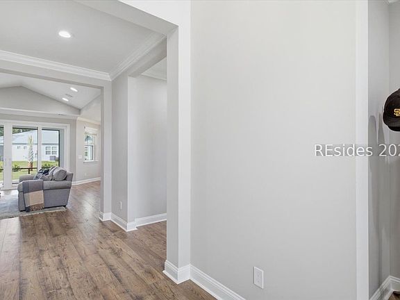 5th image of 636 Tropics Ave