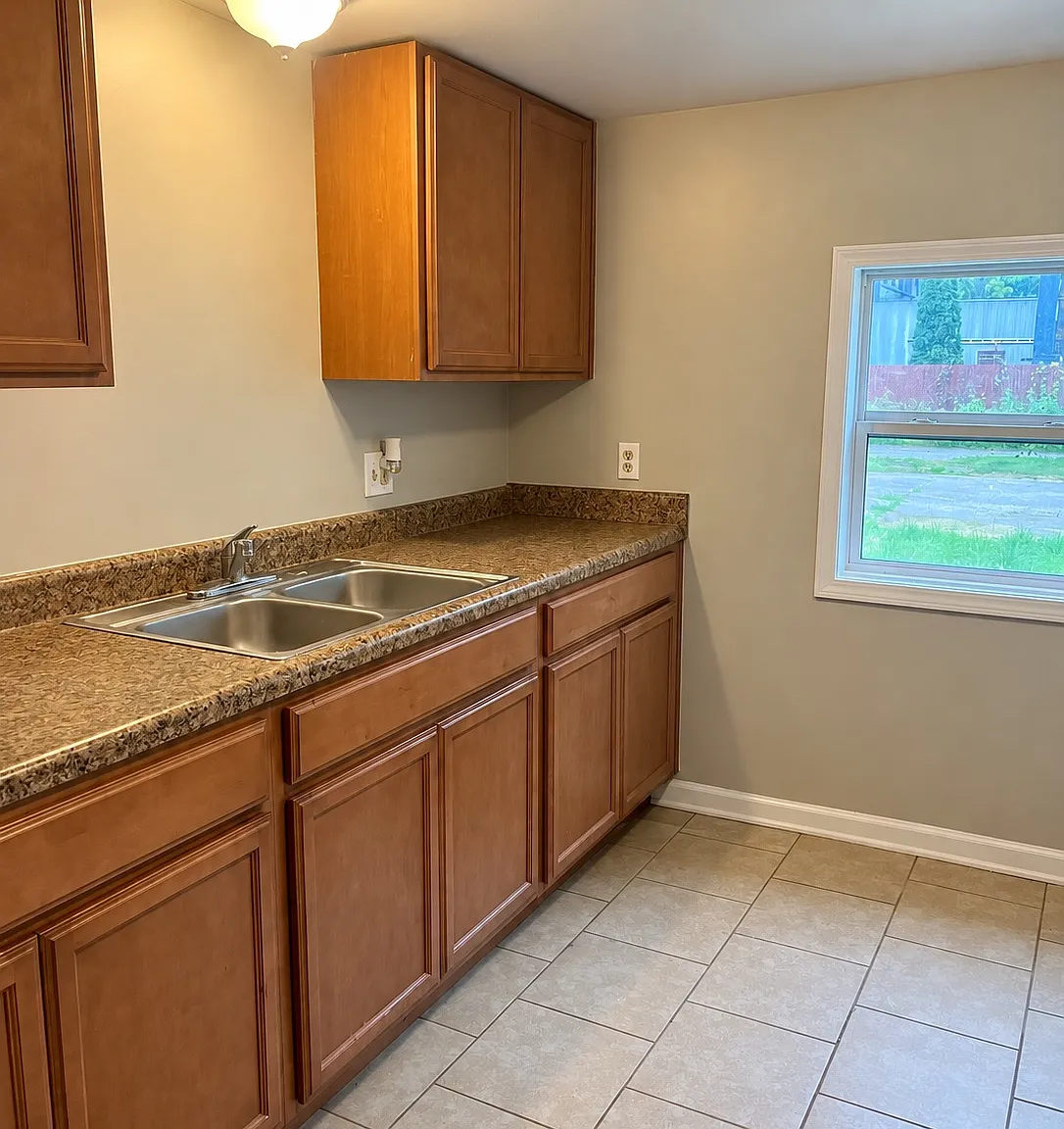 3941 Hoyt Ave — Photo 3