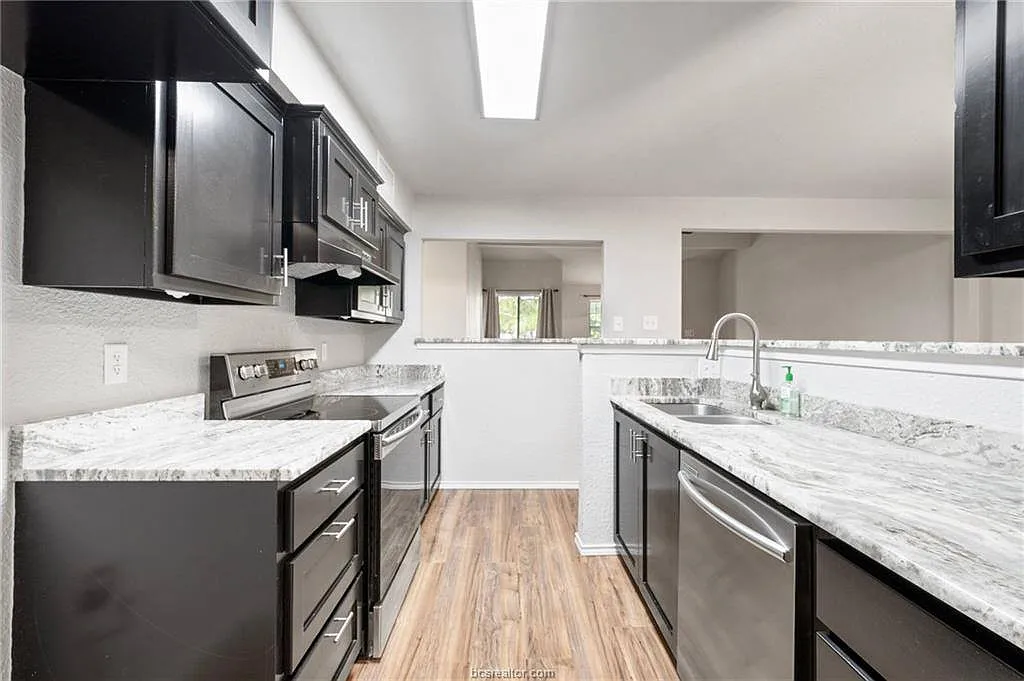 Building Photo - 2800 Longmire Dr #16