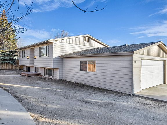 3rd image of 1005 View St
