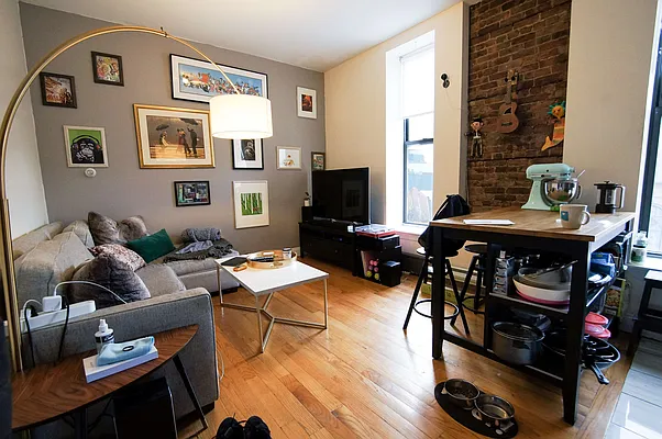 Rented by Bold New York | media 17