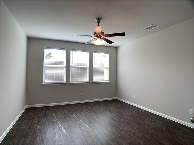 237 Michaelis Dr — Photo 10