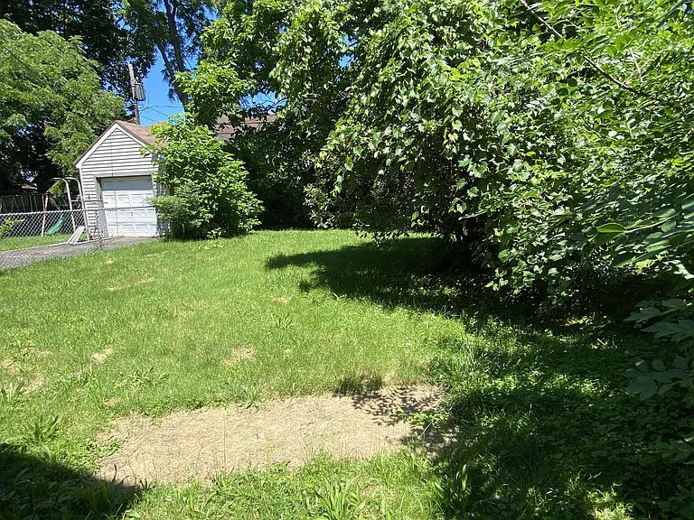 122 Hobart St — Photo 15