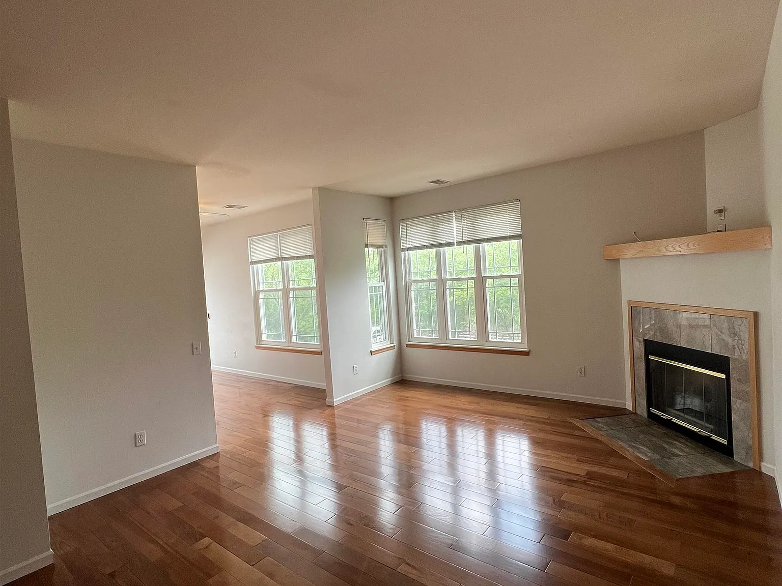 2 bed, 2.0 bath, 1150 sqft, $1,950 — Photo 2